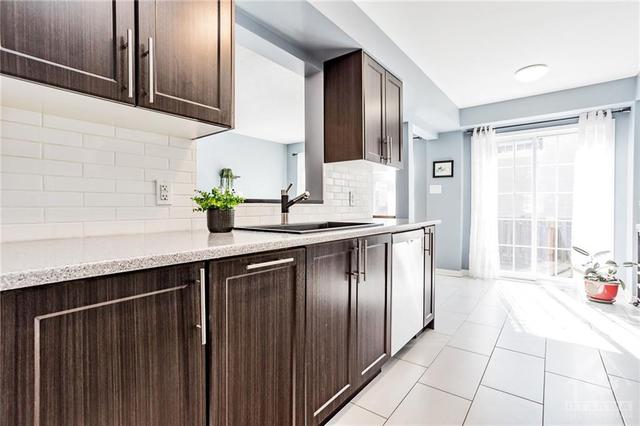 102 Patriot Place, Townhouse with 3 bedrooms, 3 bathrooms and 4 parking in Ottawa ON | Image 11