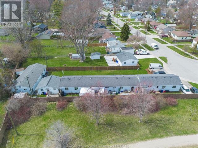 103 Erie, House detached with 9 bedrooms, 5 bathrooms and null parking in Kingsville ON | Image 2