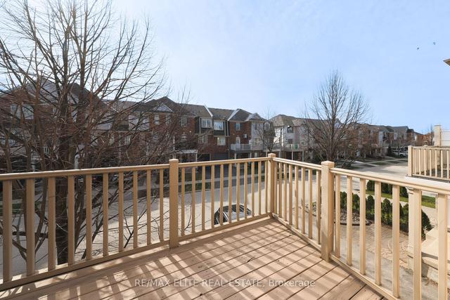 3035 Dewridge Ave, House attached with 2 bedrooms, 2 bathrooms and 3 parking in Oakville ON | Image 4