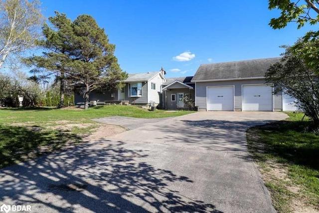 1809 Lockhart Road E, House detached with 2 bedrooms, 1 bathrooms and 8 parking in Barrie ON | Image 8