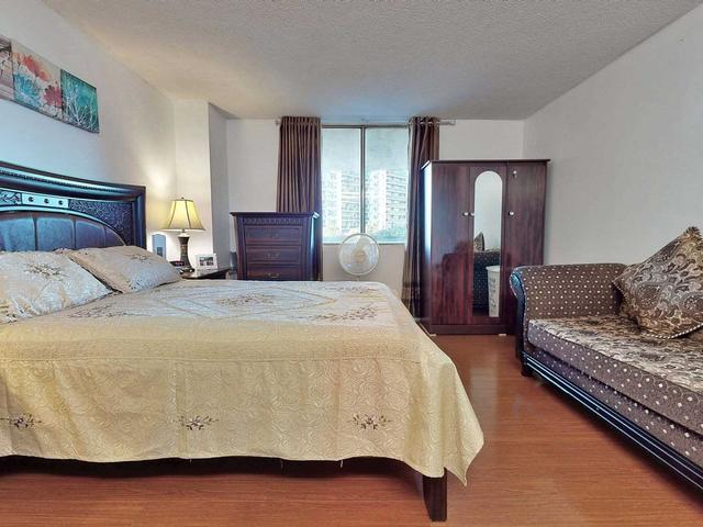 607 - 3380 Eglinton Ave E, Condo with 3 bedrooms, 2 bathrooms and 1 parking in Toronto ON | Image 7