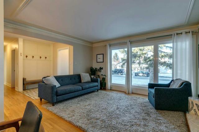 145 Hanover Road Sw, House detached with 3 bedrooms, 2 bathrooms and 4 parking in Calgary AB | Image 4
