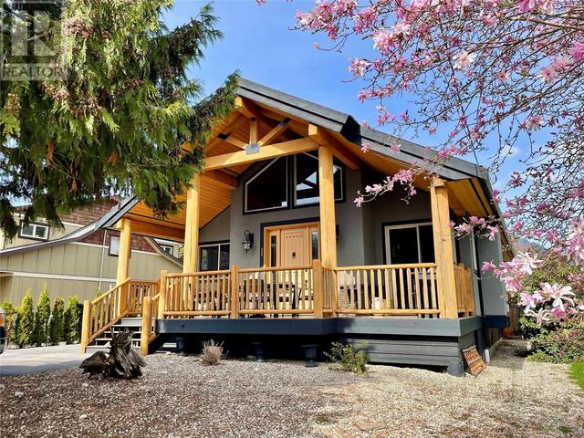 230 White Pine Crescent, House detached with 3 bedrooms, 2 bathrooms and 3 parking in Sicamous BC | Image 3