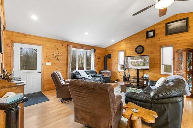 104 Maple Dr, House detached with 3 bedrooms, 2 bathrooms and 6 parking in Northern Bruce Peninsula ON | Image 11