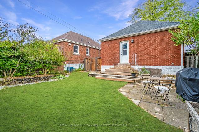 99 Cameron Ave S, House detached with 2 bedrooms, 2 bathrooms and 3 parking in Hamilton ON | Image 14