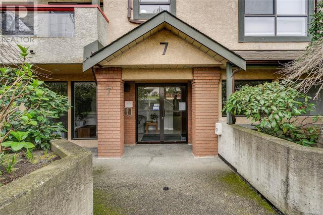 206 - 7 Gorge Rd W, Condo with 2 bedrooms, 2 bathrooms and 1 parking in Saanich BC | Image 25