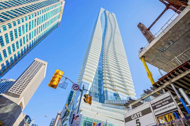 505 - 1 Bloor St E, Condo with 2 bedrooms, 2 bathrooms and 0 parking in Toronto ON | Image 1
