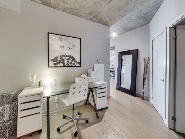 810 - 319 Carlaw Ave, Condo with 2 bedrooms, 2 bathrooms and 1 parking in Toronto ON | Image 2