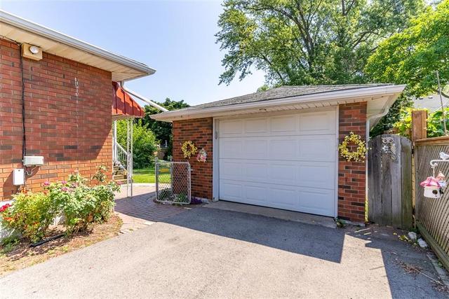 66 First Street N, House detached with 3 bedrooms, 2 bathrooms and 4 parking in Hamilton ON | Image 31