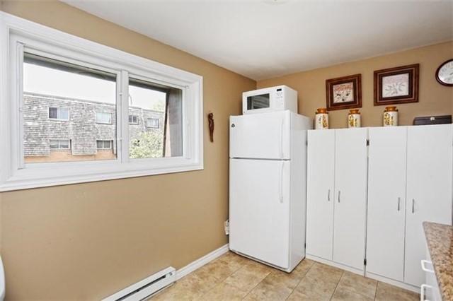 41 Briar Path, Townhouse with 3 bedrooms, 2 bathrooms and 2 parking in Brampton ON | Image 11