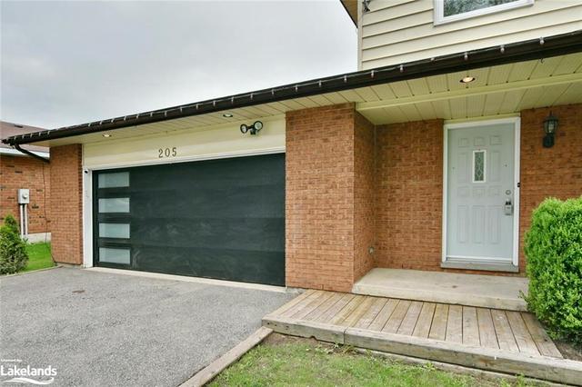 205 North Street, House detached with 3 bedrooms, 2 bathrooms and 6 parking in Clearview ON | Image 3