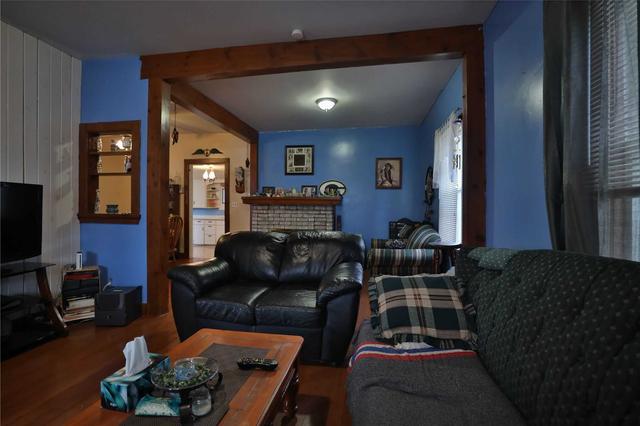49 Almond St, House detached with 5 bedrooms, 2 bathrooms and 2 parking in St. Catharines ON | Image 22