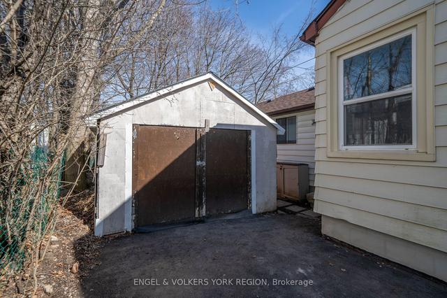 744 Stormont St, House detached with 3 bedrooms, 1 bathrooms and 3 parking in Peterborough ON | Image 27