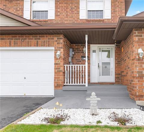 15 Wilmot Young Place, Townhouse with 3 bedrooms, 2 bathrooms and 2 parking in Brockville ON | Card Image