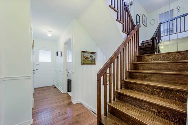 3 Donnalyn Dr, House detached with 4 bedrooms, 4 bathrooms and 4 parking in Toronto ON | Image 10