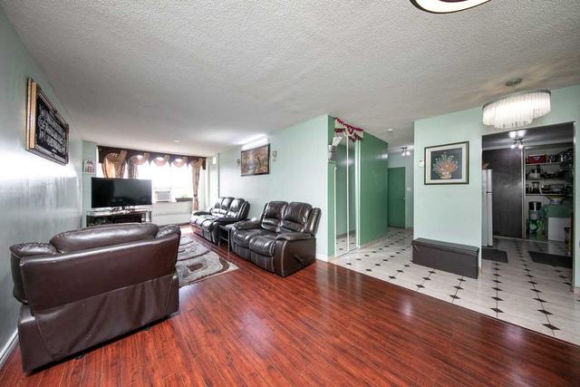 1403 - 320 Dixon Rd W, Condo with 2 bedrooms, 1 bathrooms and 1 parking in Toronto ON | Image 3