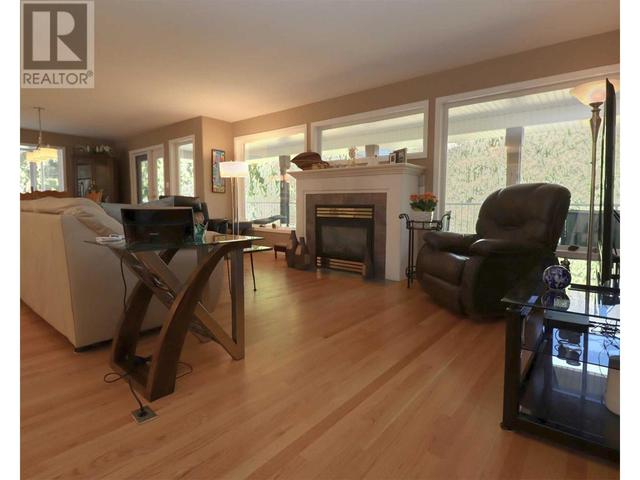 4830 Goodwin Road, House detached with 3 bedrooms, 2 bathrooms and 20 parking in Columbia Shuswap C BC | Image 15