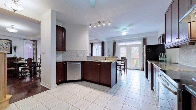 404 Nairn Circ, House detached with 4 bedrooms, 3 bathrooms and 4 parking in Milton ON | Image 7