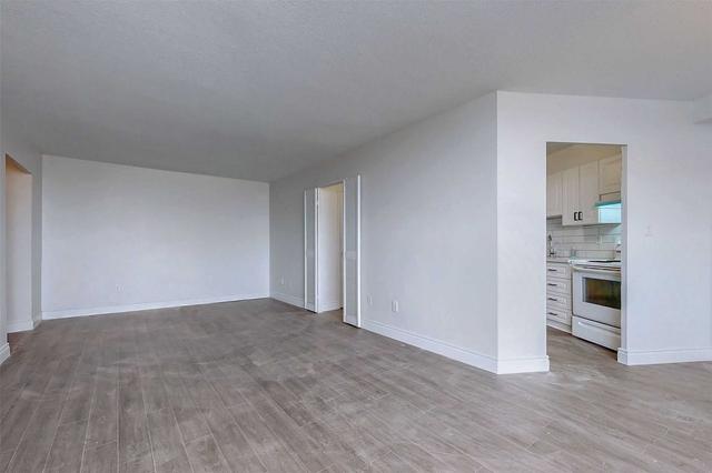 919 - 10 Edgecliff Gfwy, Condo with 3 bedrooms, 2 bathrooms and 1 parking in Toronto ON | Image 26