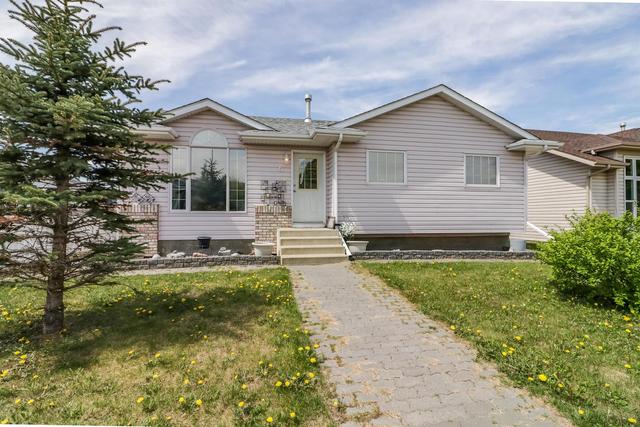 6 Hallgren Drive, House detached with 4 bedrooms, 3 bathrooms and 4 parking in Sylvan Lake AB | Image 3