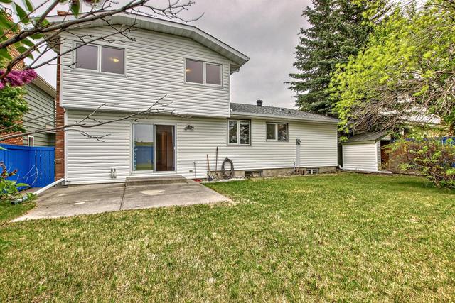 20 Woodmont Drive Sw, House detached with 5 bedrooms, 3 bathrooms and 4 parking in Calgary AB | Image 32