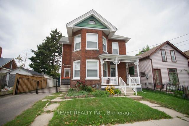 166 Brock St, House detached with 3 bedrooms, 2 bathrooms and 5 parking in Brantford ON | Image 1