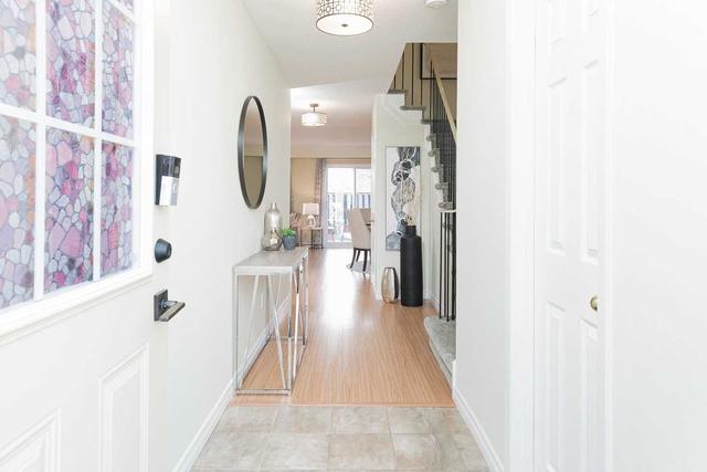 377 Ontario St N, Townhouse with 4 bedrooms, 2 bathrooms and 2 parking in Milton ON | Image 1