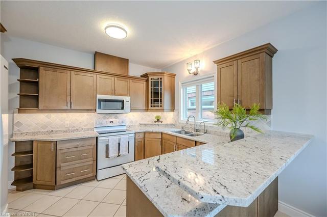210 Hawkswood Drive, House detached with 4 bedrooms, 3 bathrooms and 4 parking in Kitchener ON | Image 13