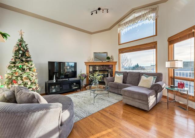 315 Scenic View Bay Nw, House detached with 4 bedrooms, 3 bathrooms and 4 parking in Calgary AB | Image 6
