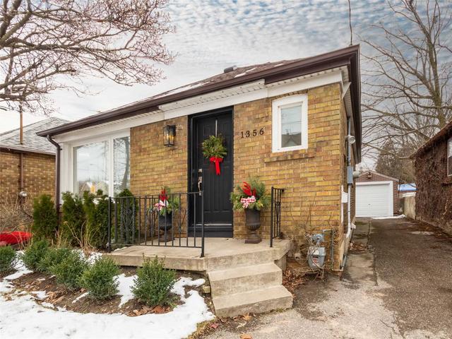 1356 Woodbine Ave, House detached with 2 bedrooms, 2 bathrooms and 5 parking in Toronto ON | Image 32