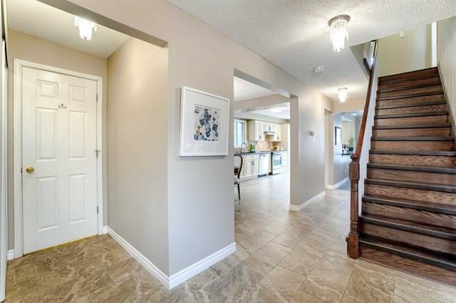 29 Nanport St, House detached with 4 bedrooms, 4 bathrooms and 5 parking in Brampton ON | Image 5