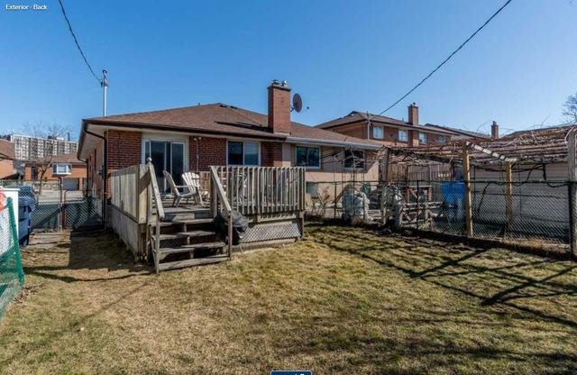22 Clarion (Main) Rd, House semidetached with 3 bedrooms, 1 bathrooms and 2 parking in Toronto ON | Image 6