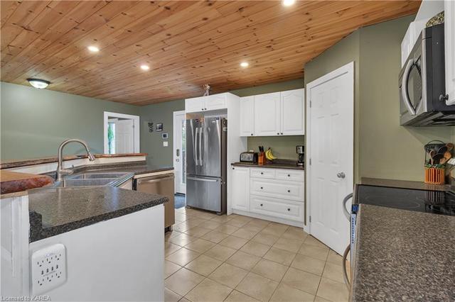 89 Maple Grove Crescent, House detached with 4 bedrooms, 3 bathrooms and 2 parking in South Frontenac ON | Image 6