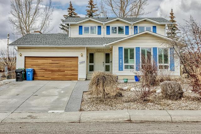 5924 Dalcastle Crescent Nw, House detached with 5 bedrooms, 3 bathrooms and 6 parking in Calgary AB | Image 1
