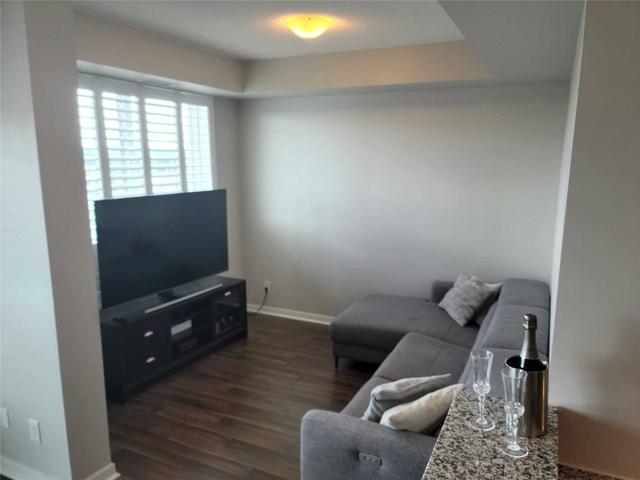 1609 - 1235 Bayly St, Condo with 1 bedrooms, 1 bathrooms and 1 parking in Pickering ON | Image 2