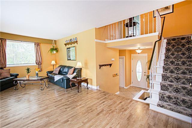 871 Swiss Height, House detached with 3 bedrooms, 3 bathrooms and 6 parking in Oshawa ON | Image 3