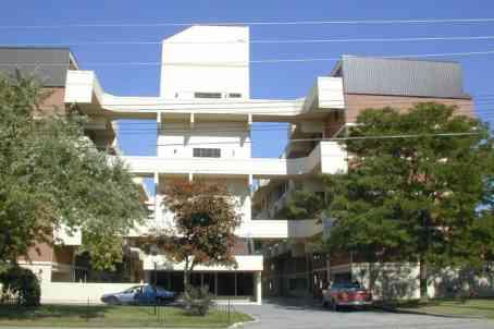 103 - 665 Kennedy Rd, Condo with 3 bedrooms, 2 bathrooms and null parking in Toronto ON | Image 1