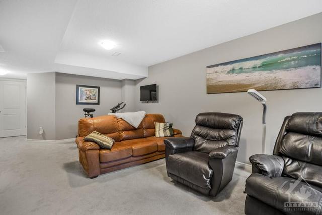 2213 Marble Crescent, Townhouse with 3 bedrooms, 3 bathrooms and 2 parking in Clarence Rockland ON | Image 25