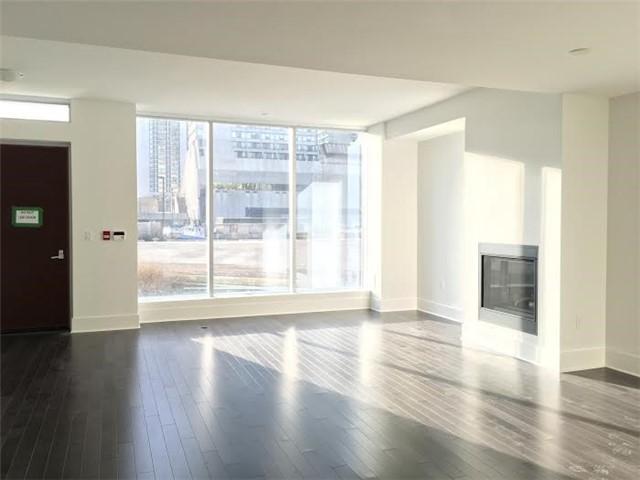 th104 - 29 Queens Quay E, Townhouse with 2 bedrooms, 4 bathrooms and 2 parking in Toronto ON | Image 3