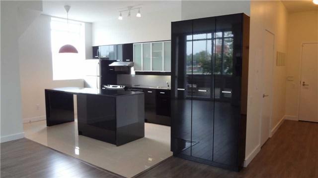 th01 - 33 Singer Crt, Townhouse with 3 bedrooms, 3 bathrooms and 1 parking in Toronto ON | Image 6