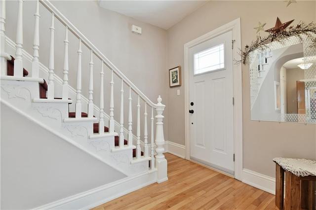 321 Barr Street, House detached with 3 bedrooms, 2 bathrooms and 5 parking in Renfrew ON | Image 3