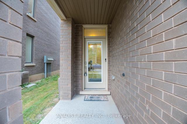 205 Sabina Dr, House attached with 3 bedrooms, 3 bathrooms and 2 parking in Oakville ON | Image 28