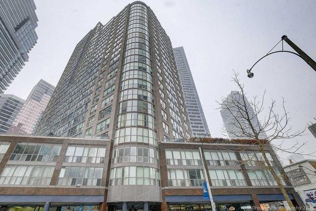 1011 - 24 Wellesley St W, Condo with 2 bedrooms, 2 bathrooms and 1 parking in Toronto ON | Image 1