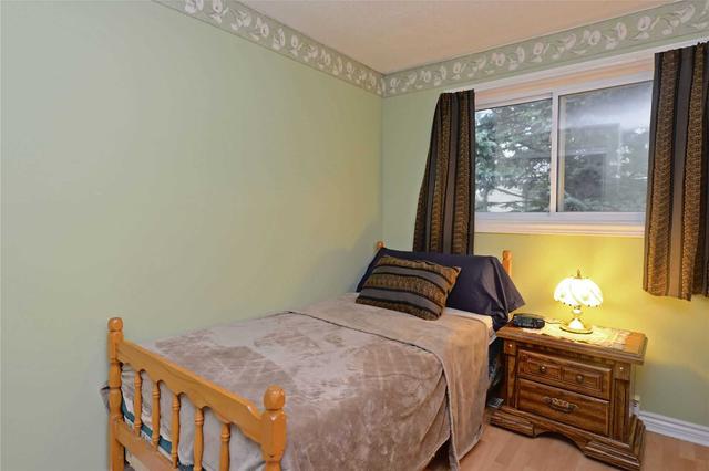 31 - 450 Bristol Cres, Townhouse with 3 bedrooms, 1 bathrooms and 1 parking in Oshawa ON | Image 3