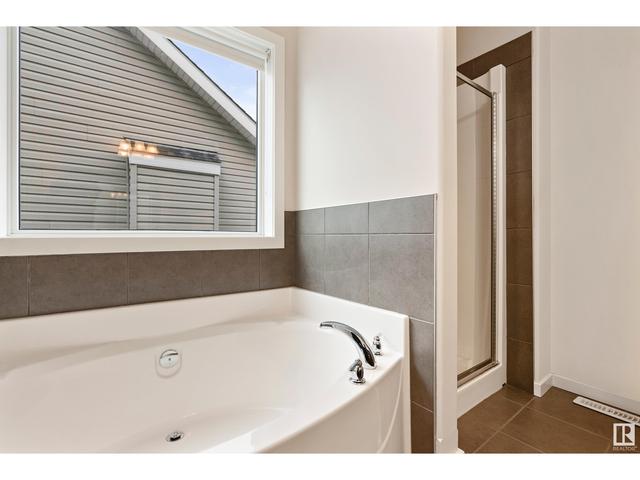 8715 10 Av Sw, House detached with 4 bedrooms, 3 bathrooms and 4 parking in Edmonton AB | Image 26