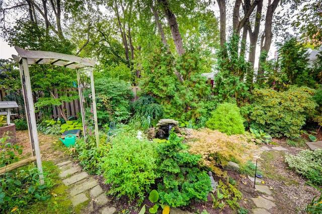 33 Tedder St, House detached with 2 bedrooms, 2 bathrooms and 3 parking in Toronto ON | Image 19