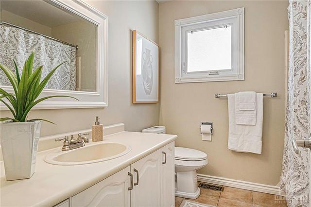 806 Hauteview Crescent, House detached with 4 bedrooms, 3 bathrooms and 6 parking in Ottawa ON | Image 25