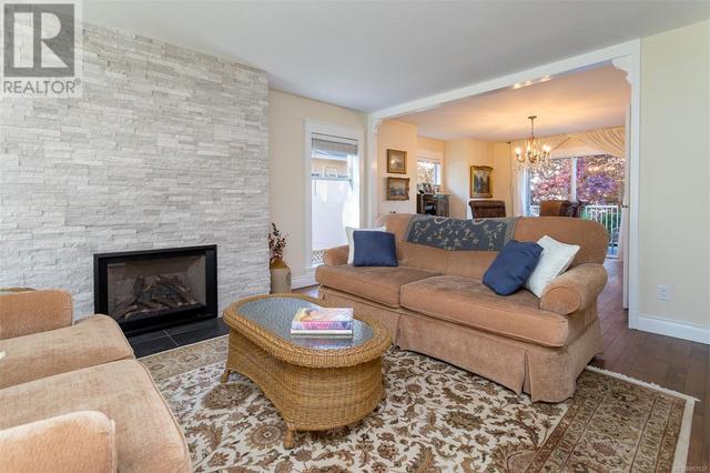 924 Deal St, House detached with 4 bedrooms, 4 bathrooms and 5 parking in Oak Bay BC | Image 13