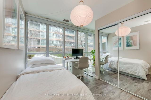 232 - 15 Iceboat Terr, Condo with 2 bedrooms, 2 bathrooms and 0 parking in Toronto ON | Image 17