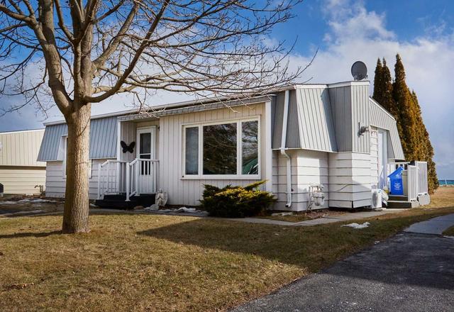 43 Bluffs Rd, House detached with 2 bedrooms, 1 bathrooms and 2 parking in Clarington ON | Image 1